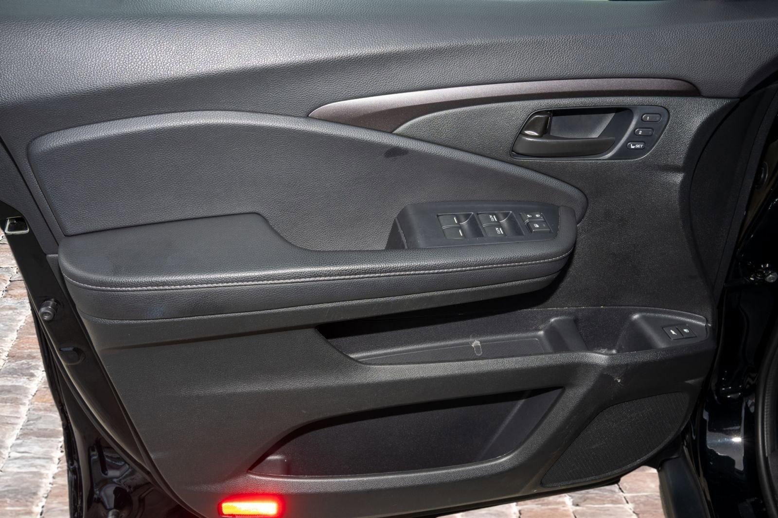 Certified 2025 Honda Passport EX-L image 11