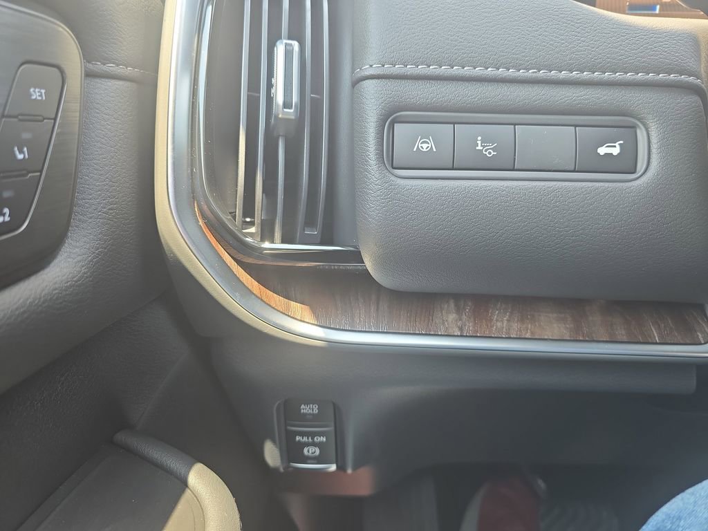 New 2025 Nissan Armada SL w/ Captain's Chari Seat Package image 27