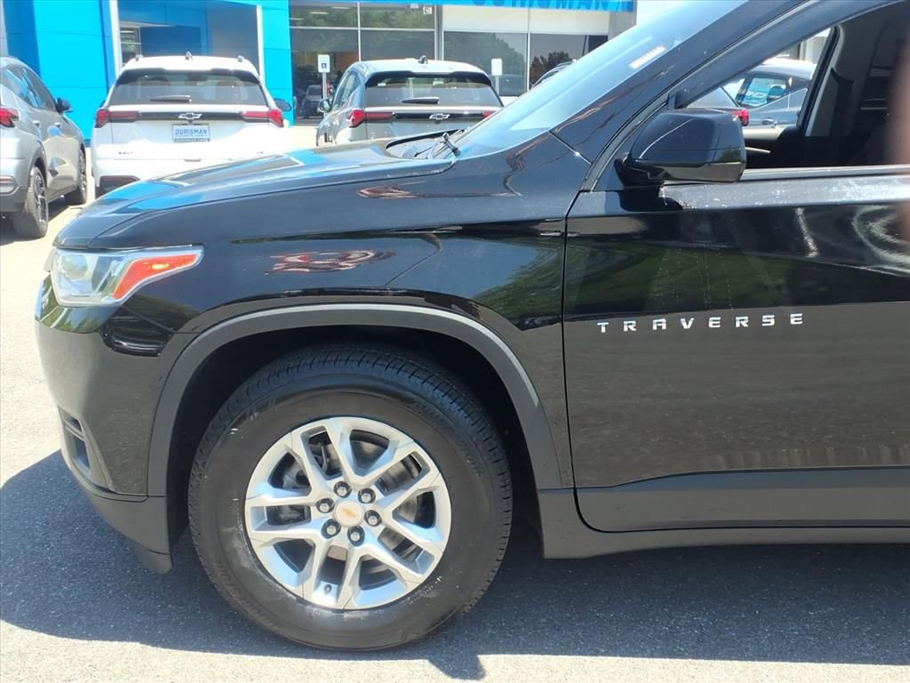 Used 2021 Chevrolet Traverse LS AWD/4WD image 6