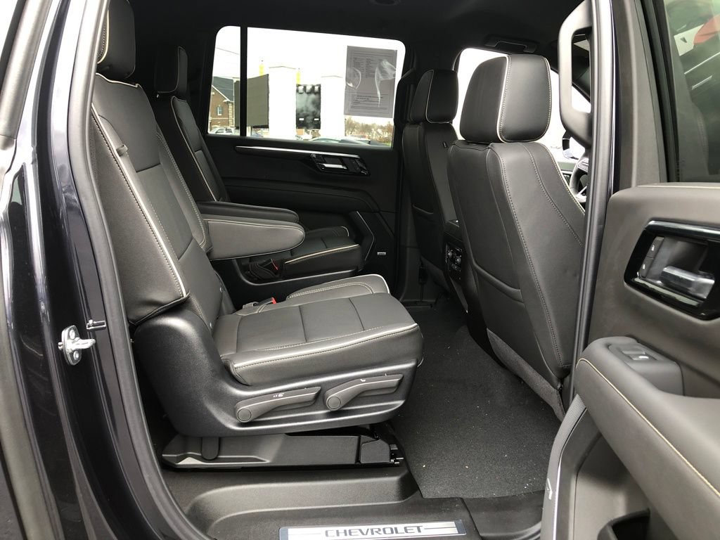 Used 2025 Chevrolet Suburban Premier AWD/4WD image 27