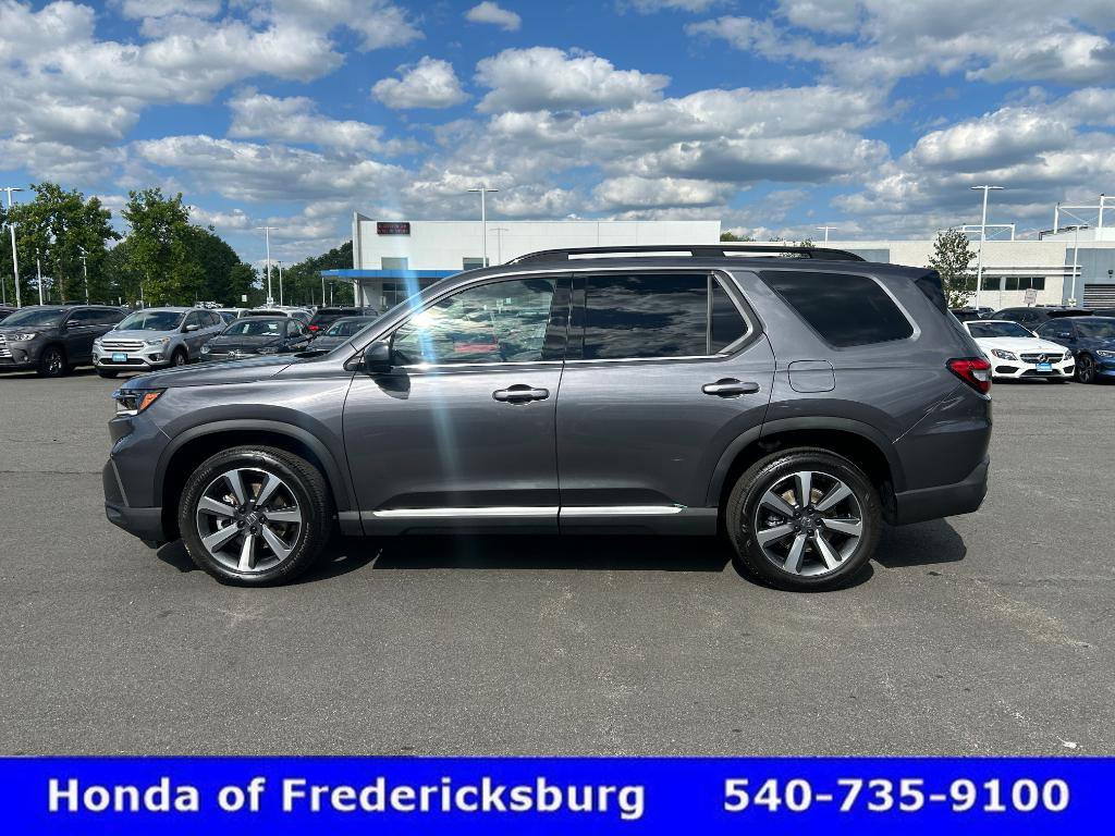 Used 2025 Honda Pilot Elite image 3