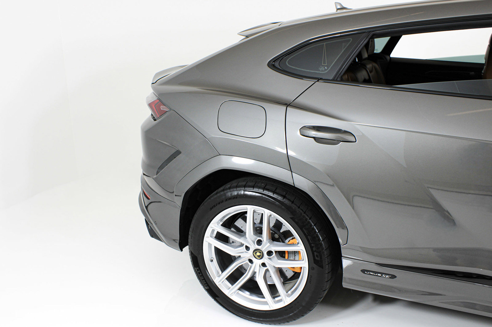 Used 2025 Lamborghini Urus SE AWD/4WD image 9