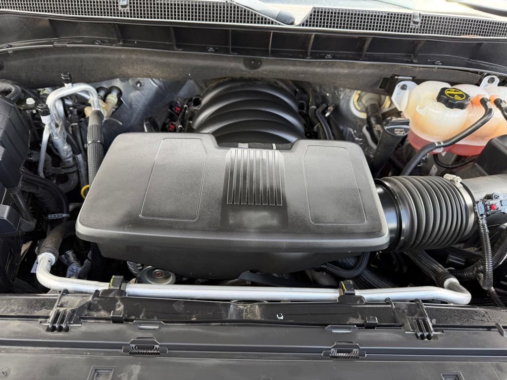 Used 2024 Chevrolet Suburban LT RWD image 14