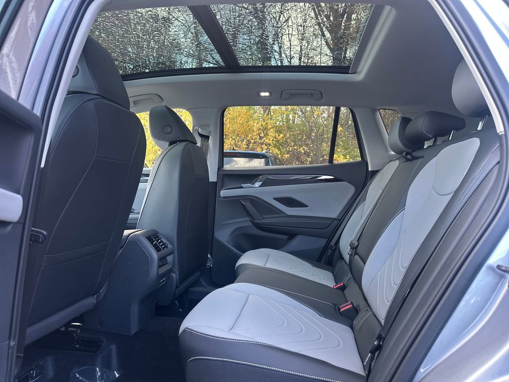 New 2025 Volkswagen Tiguan SE image 14