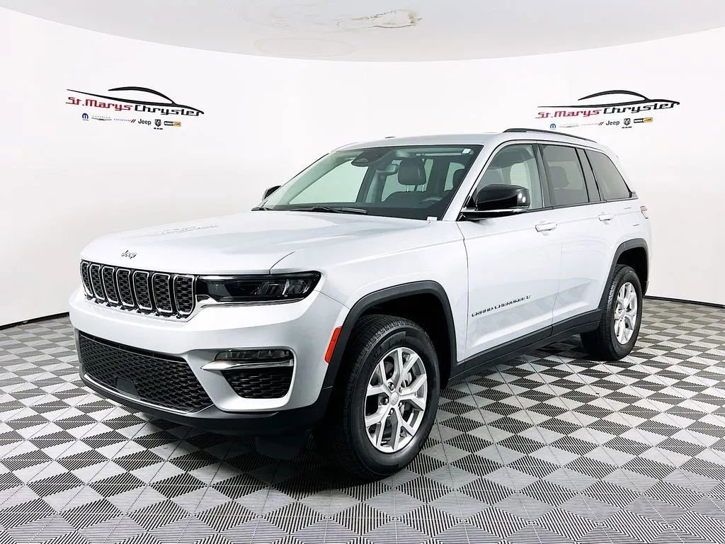 Used 2023 Jeep Grand Cherokee Limited AWD/4WD image 4