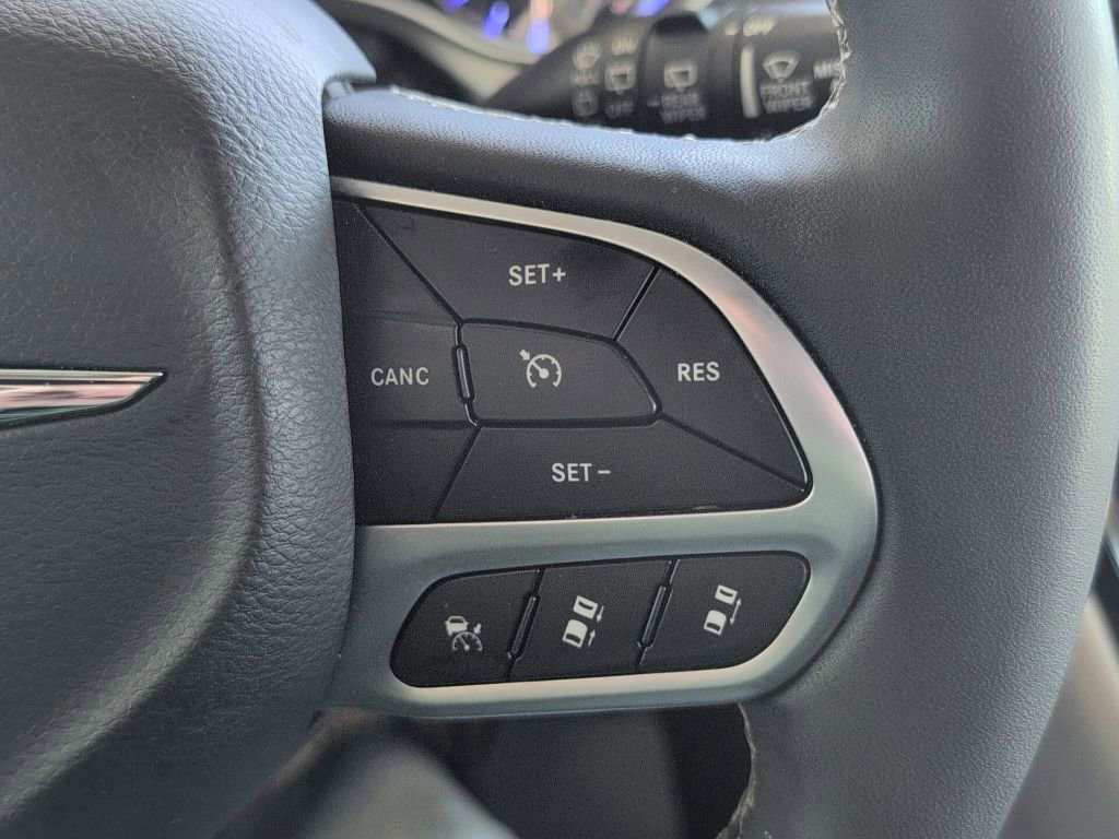 Used 2024 Chrysler Pacifica Touring-L image 33
