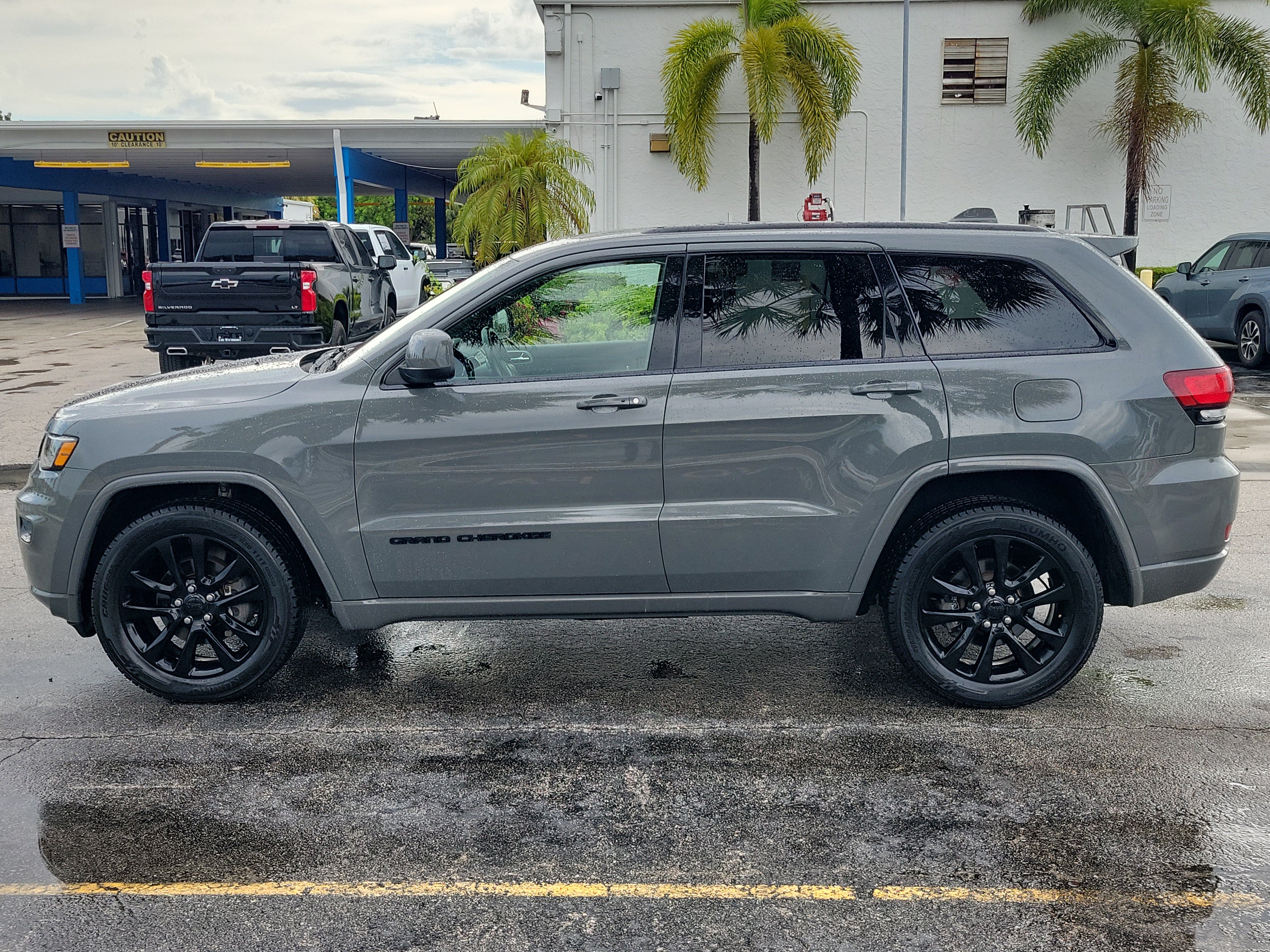 Used 2020 Jeep Grand Cherokee Altitude AWD/4WD image 6