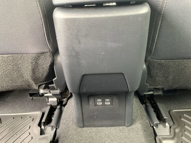 Used 2023 Toyota Prius LE image 31