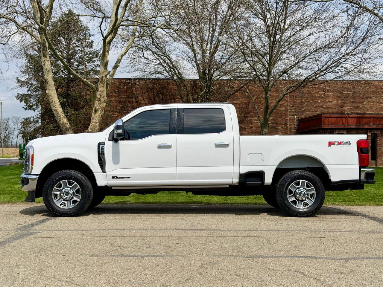Used 2023 Ford F250 Lariat w/ Chrome Package image 3