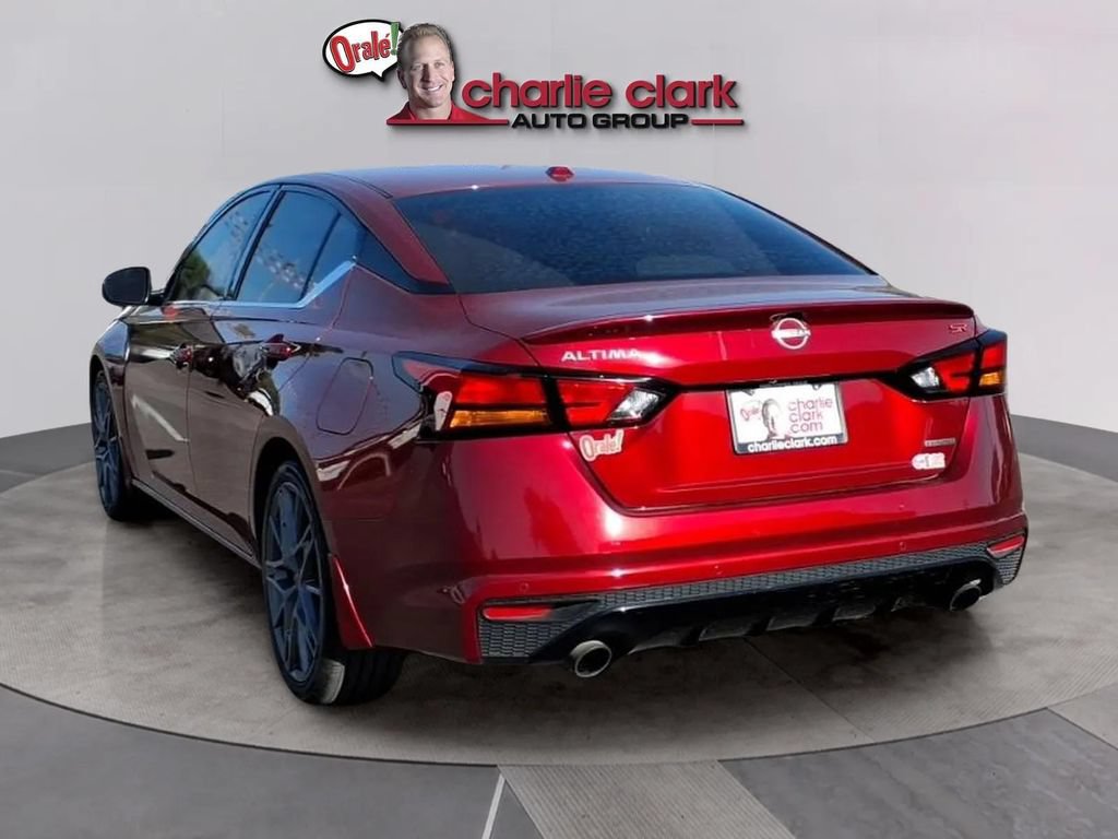 Used 2024 Nissan Altima 2.0 SR FWD image 3