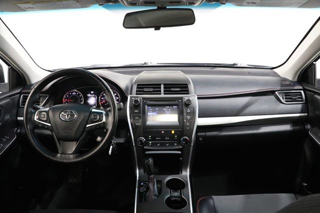 Used 2016 Toyota Camry SE w/ Moonroof Package FWD image 12