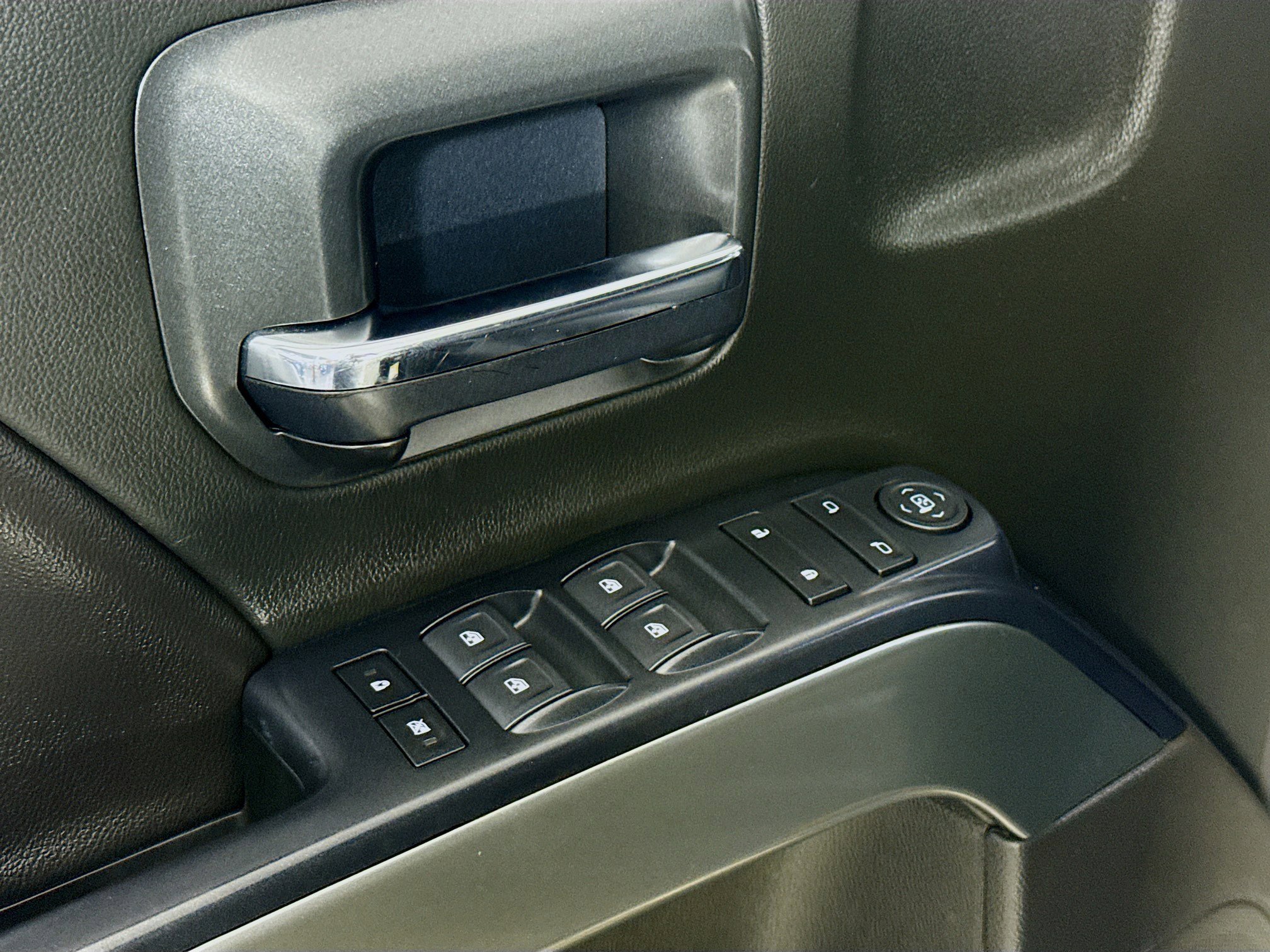 Used 2018 Chevrolet Silverado 1500 LT w/ Texas Edition RWD image 24