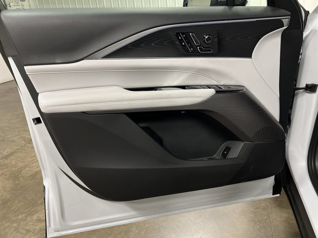 New 2026 Cadillac Lyriq Luxury AWD/4WD image 27