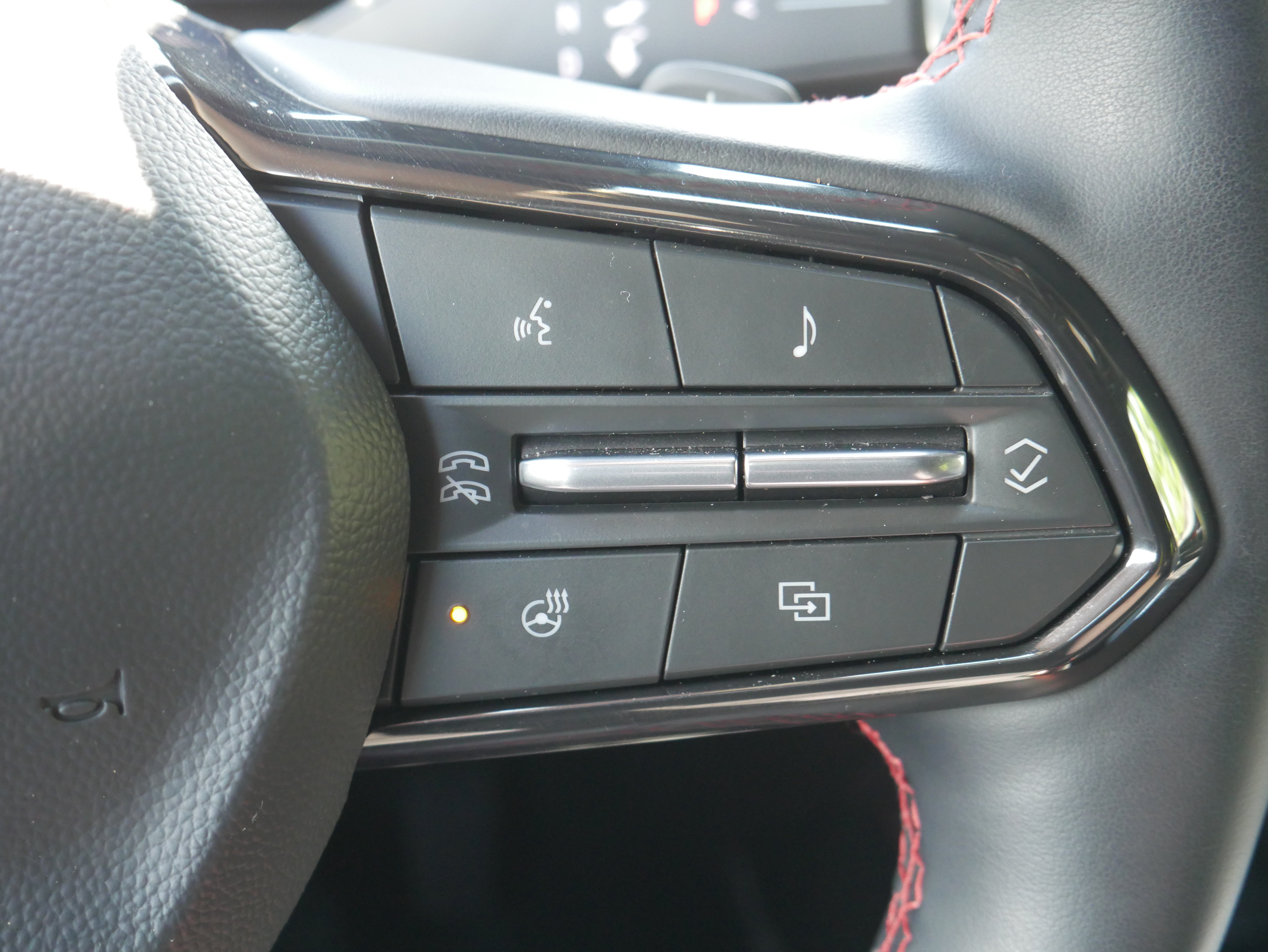 Certified 2026 Chevrolet Traverse RS AWD/4WD image 27