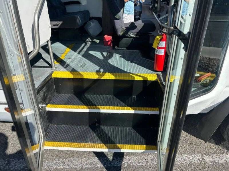 Used 2006 Ford E-350 and Econoline 350 Super Duty RWD image 33