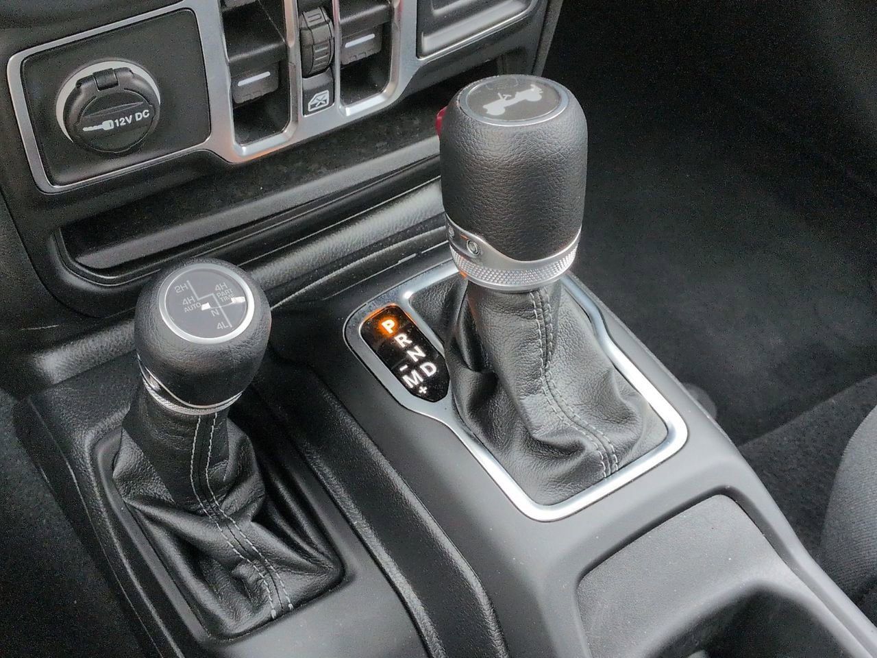Used 2025 Jeep Wrangler Unlimited Sahara AWD/4WD image 16