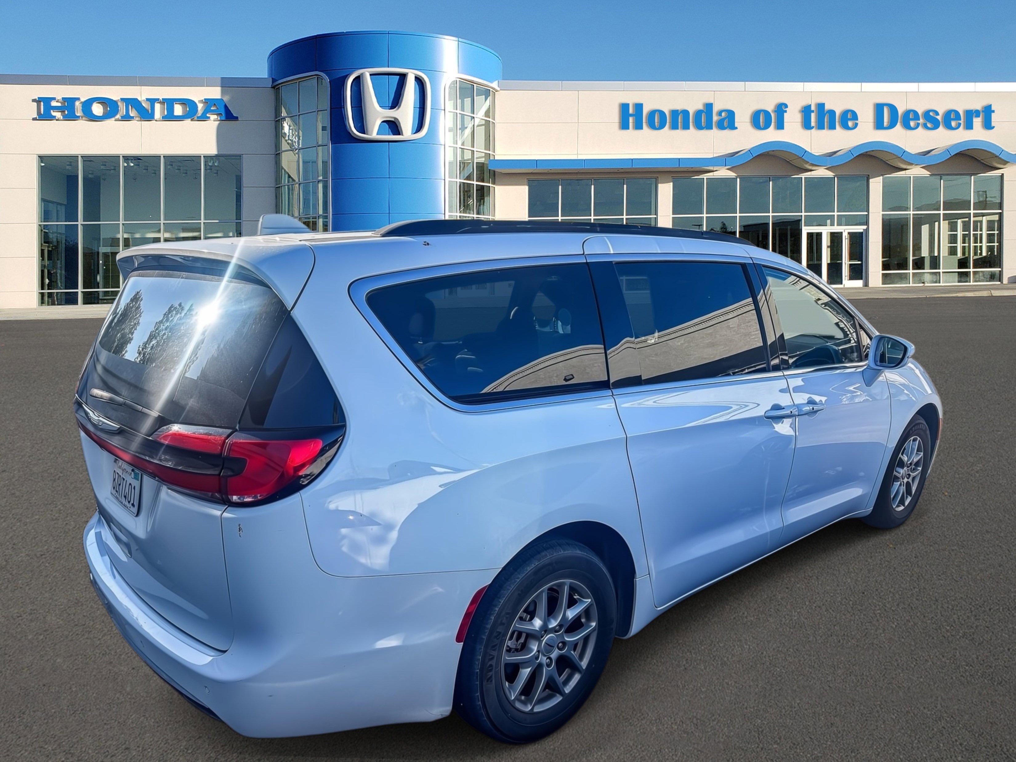 Used 2021 Chrysler Pacifica Touring FWD image 6