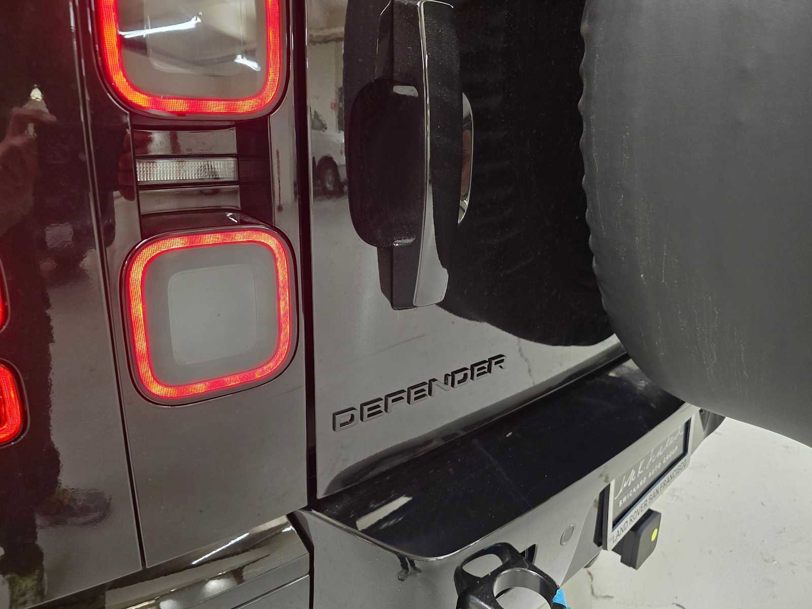 New 2026 Land Rover Defender 130 X-Dynamic SE image 15