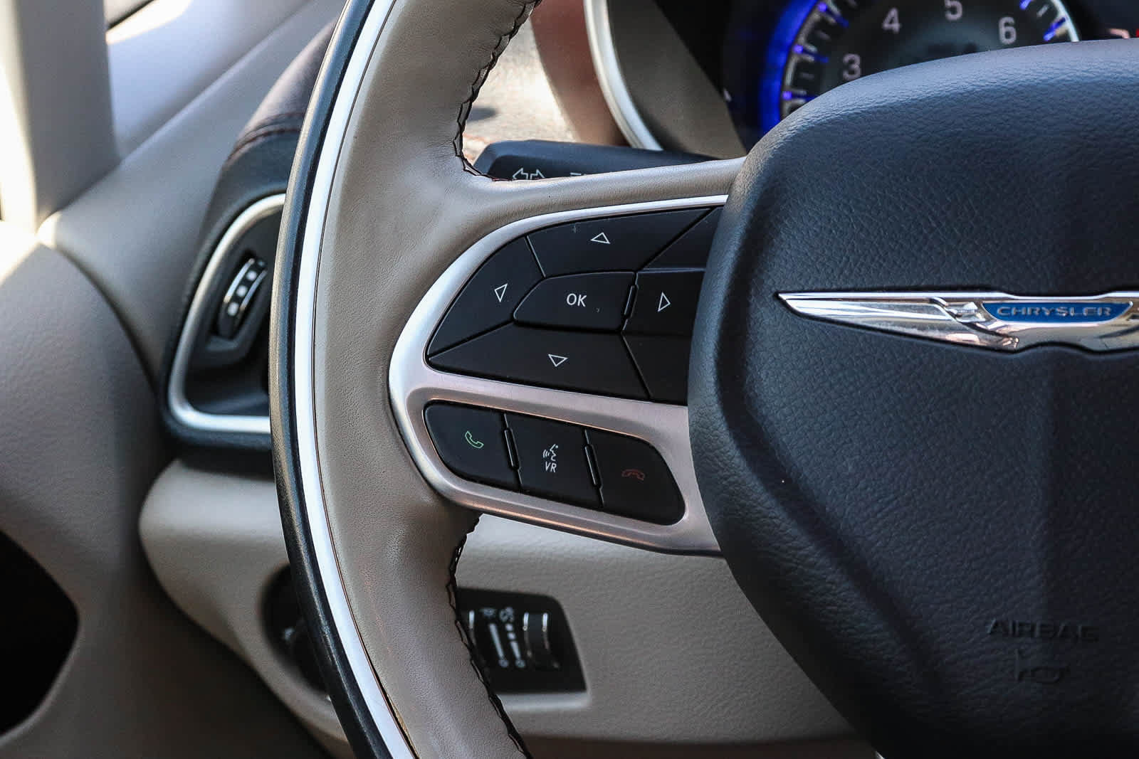 Used 2019 Chrysler Pacifica Limited FWD image 22