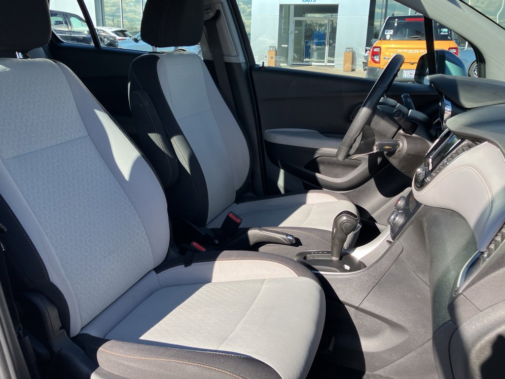 Used 2020 Chevrolet Trax LS image 37