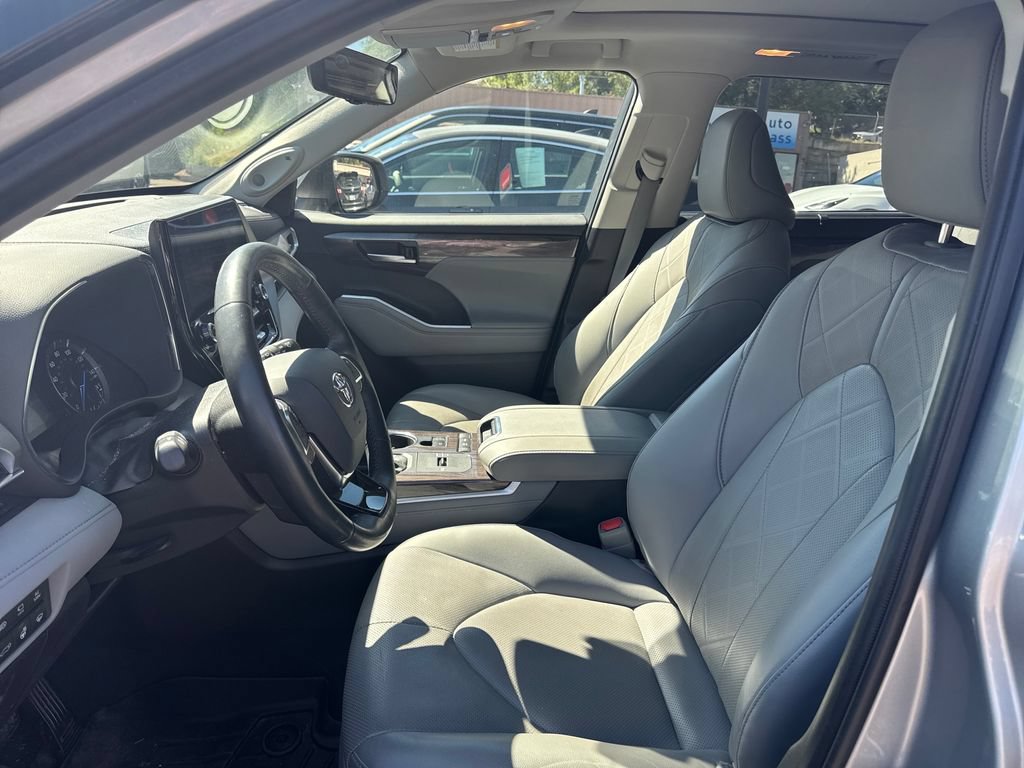 Used 2021 Toyota Highlander Platinum AWD/4WD image 10