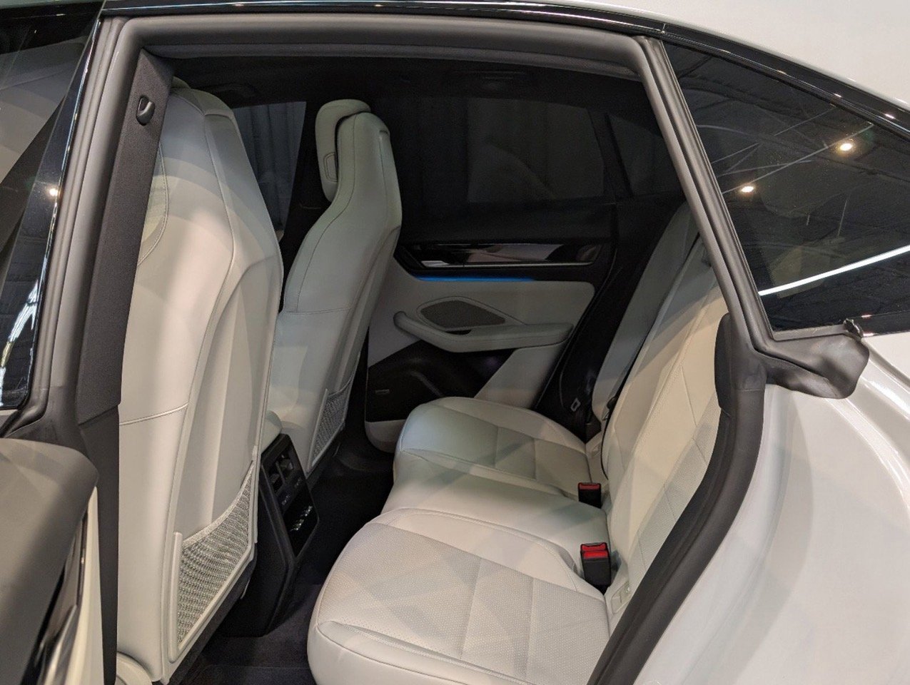 New 2025 Porsche Macan 4S Electric image 15