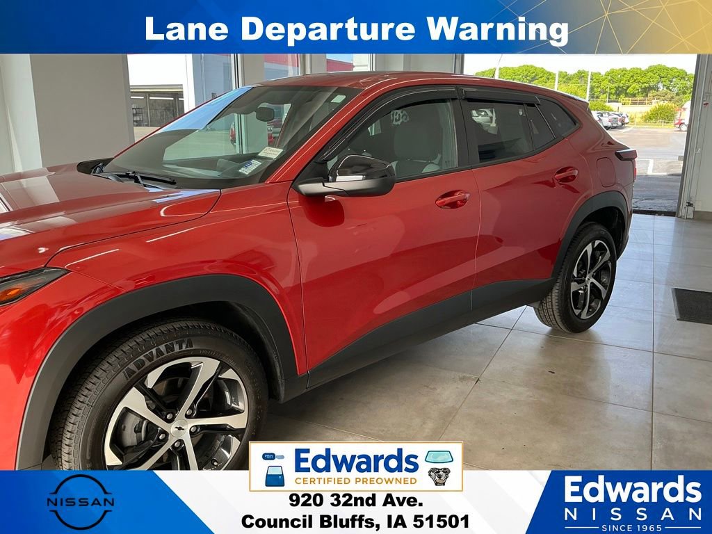 Used 2024 Chevrolet Trax RS w/ Sunroof Package FWD image 5