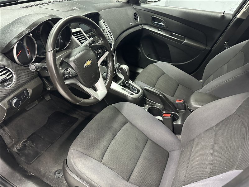 Used 2014 Chevrolet Cruze LT FWD image 2