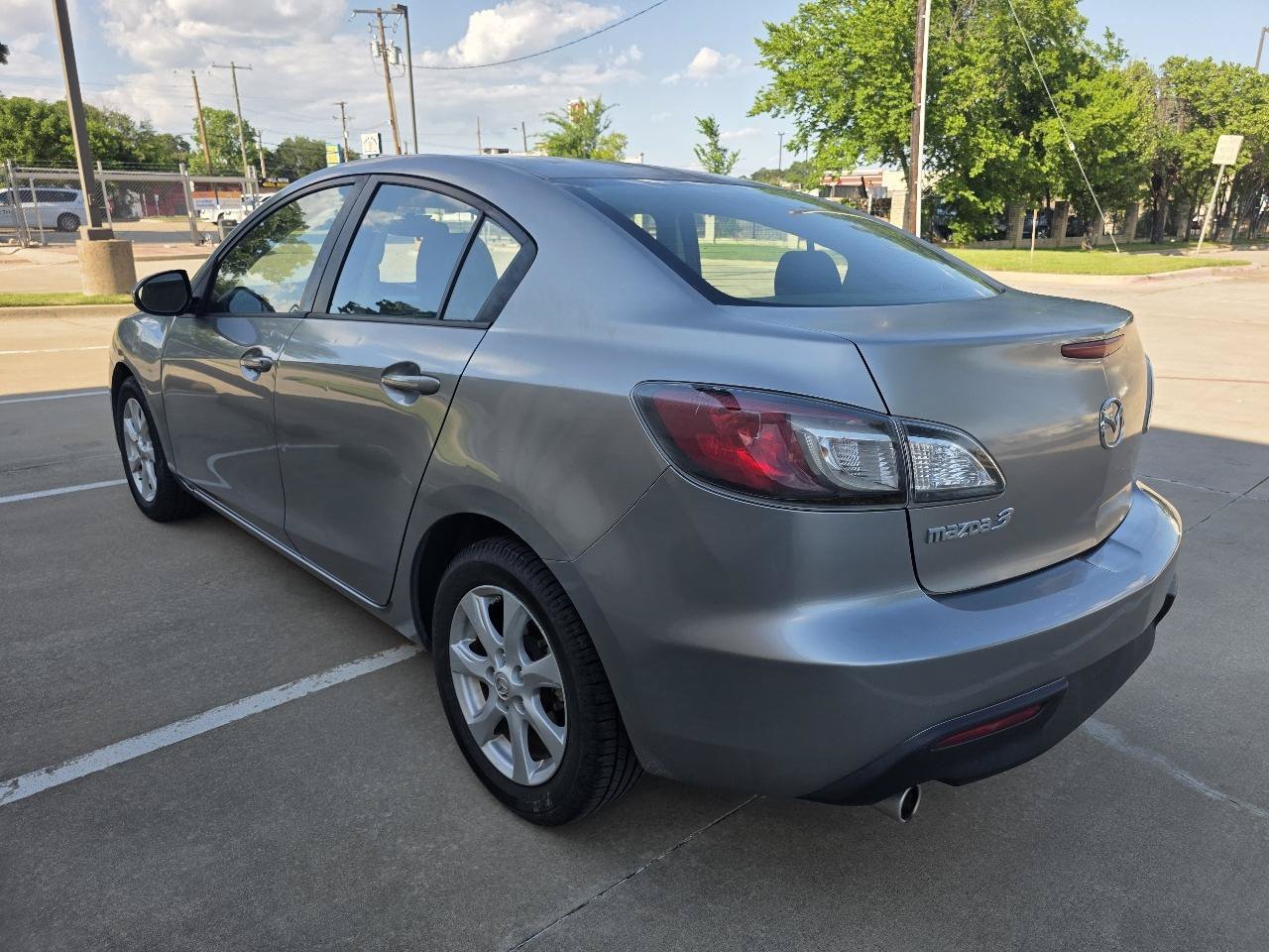 Used 2010 MAZDA MAZDA3 i Touring FWD image 8