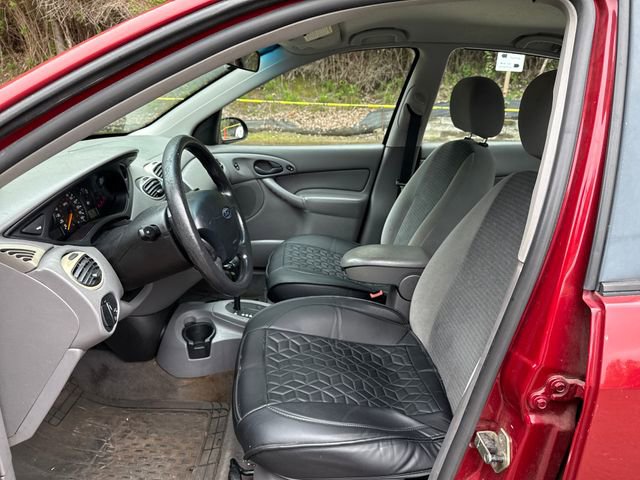 Used 2003 Ford Focus SE FWD image 16