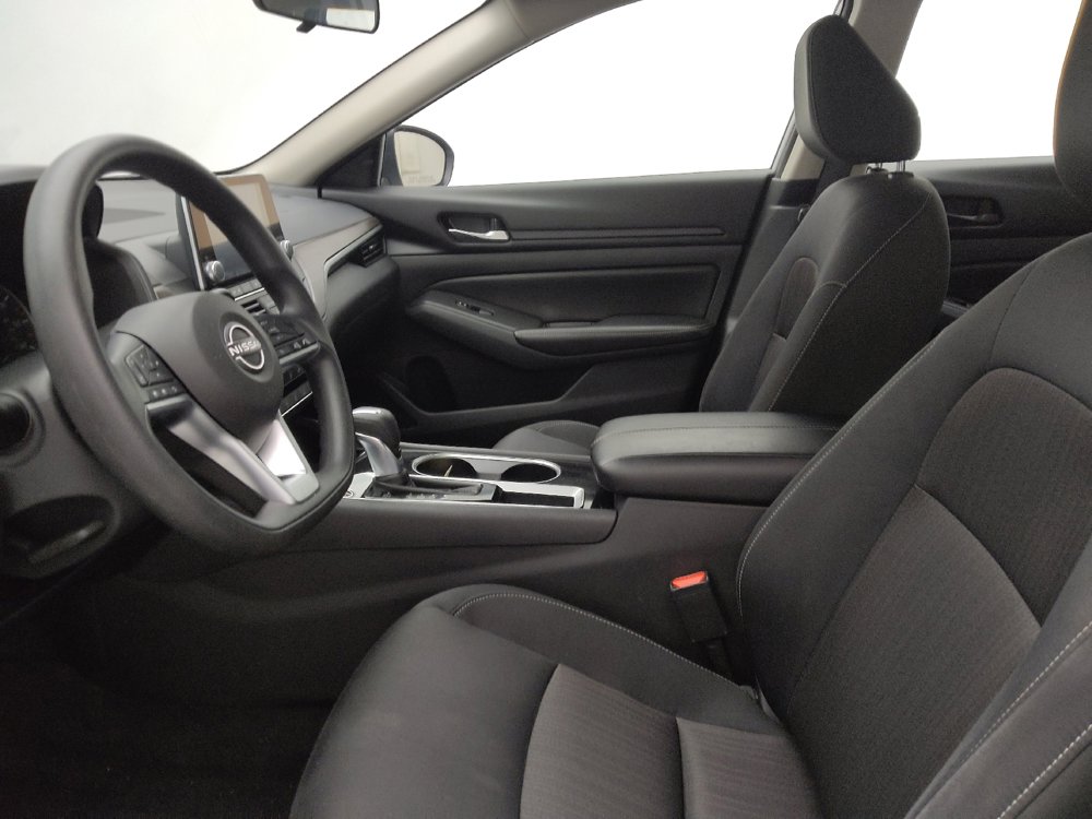Used 2024 Nissan Altima 2.5 SV image 17
