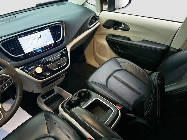 Used 2023 Chrysler Pacifica Touring-L image 23