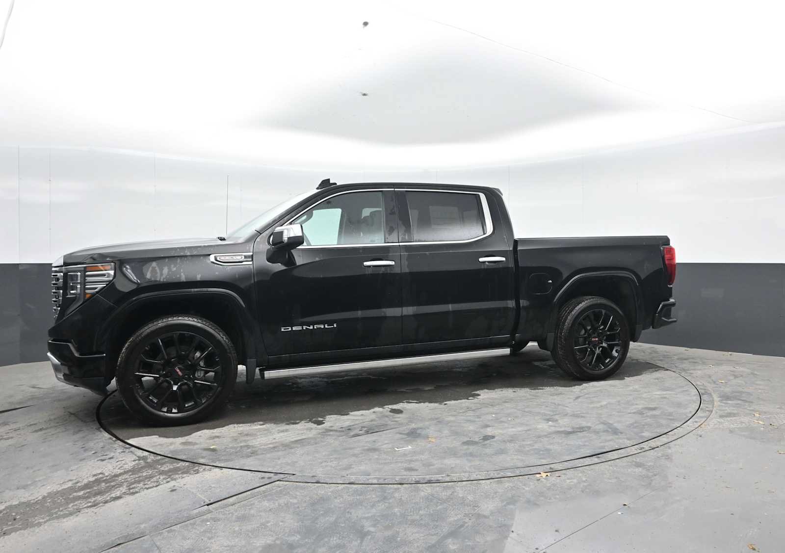 New 2024 GMC Sierra 1500 Denali w/ Technology Package AWD/4WD image 4
