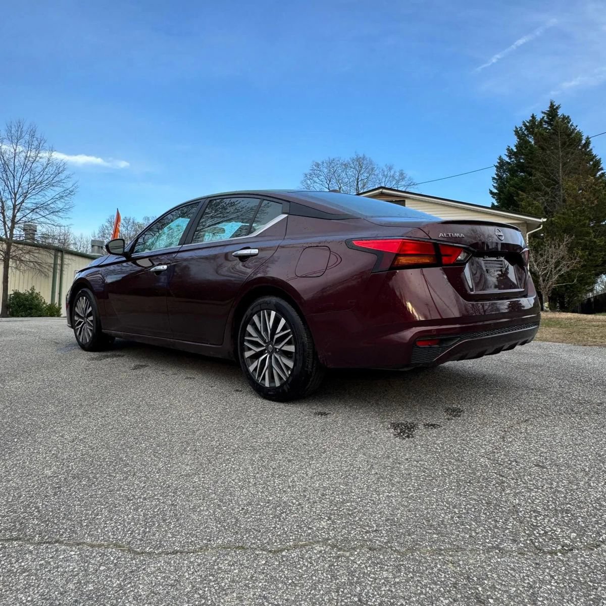 Used 2025 Nissan Altima 2.5 SV FWD image 4