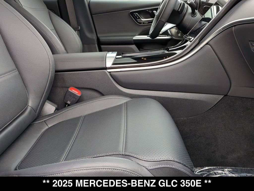Used 2025 Mercedes-Benz GLC 350e 4MATIC image 26