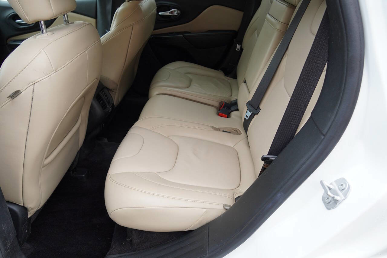 Used 2017 Jeep Cherokee Limited image 13