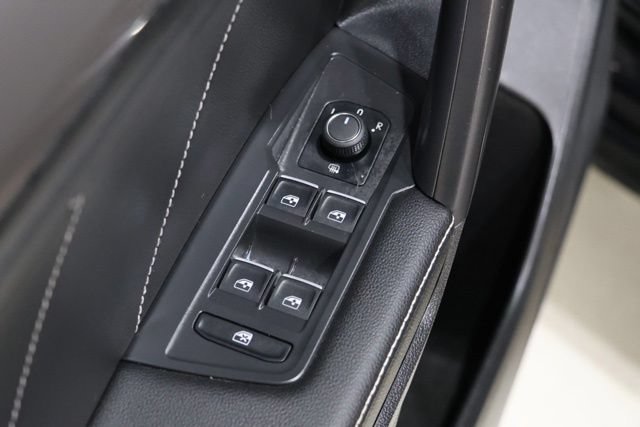 Used 2023 Volkswagen Tiguan SE R-Line FWD image 19