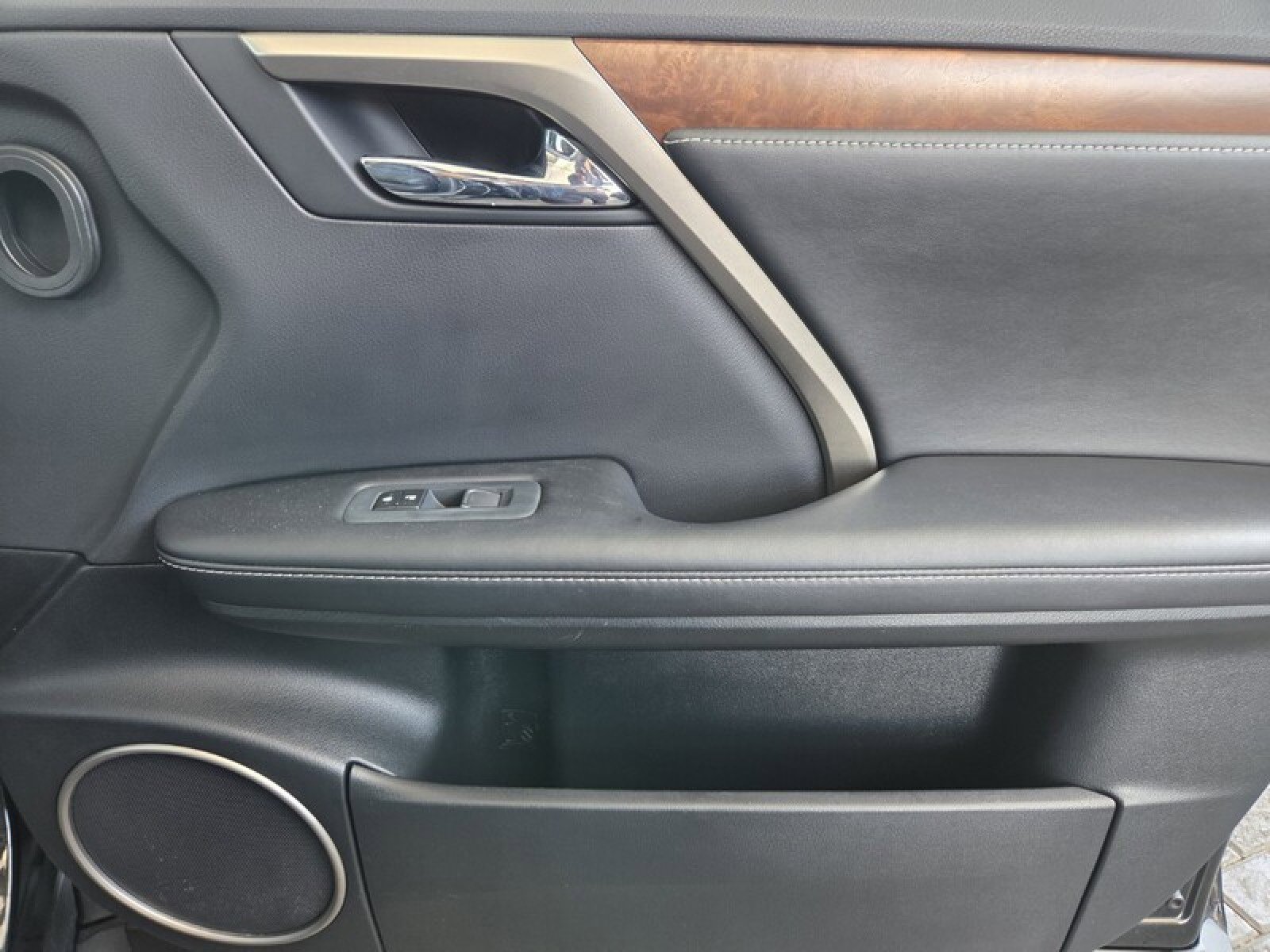 Used 2022 Lexus RX 350L FWD w/ Premium Package image 23