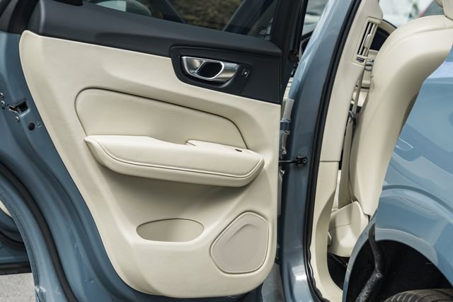 Certified 2023 Volvo XC60 B5 Ultimate w/ Climate Package AWD/4WD image 36