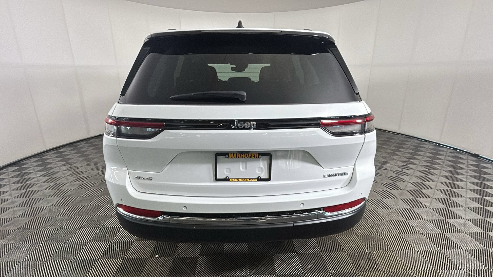 Used 2023 Jeep Grand Cherokee Limited AWD/4WD image 4