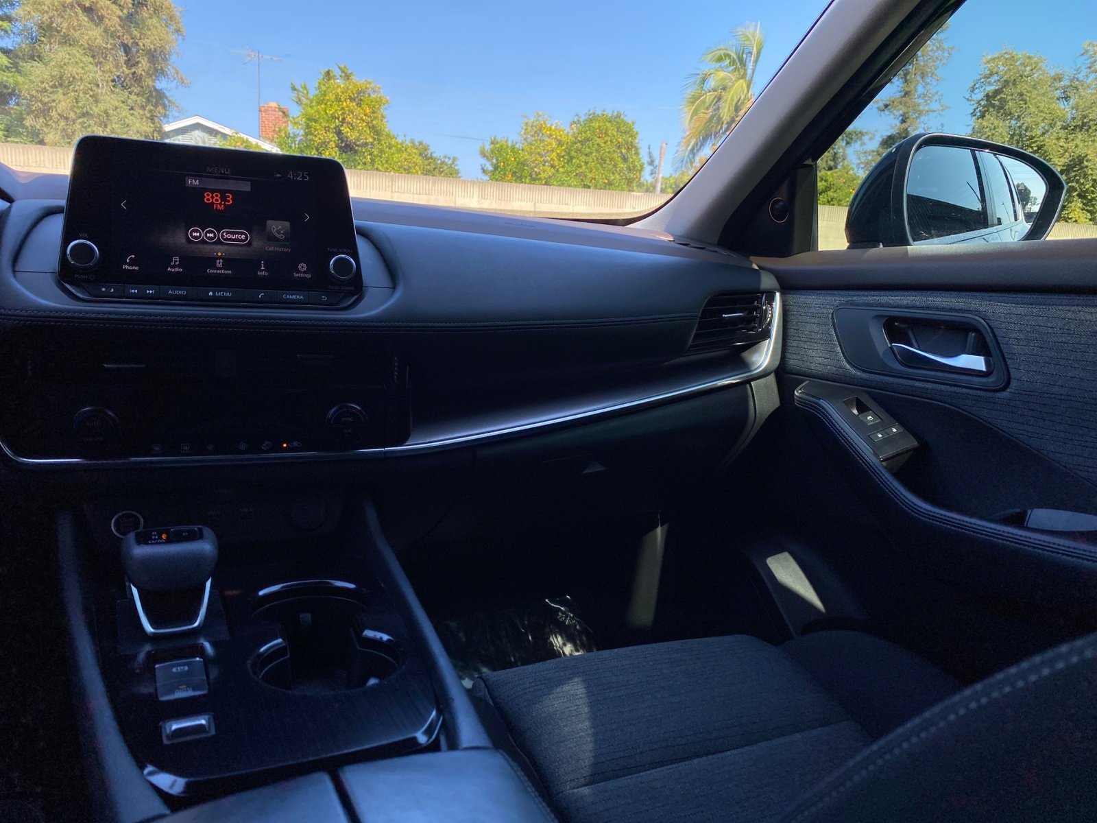 Used 2022 Nissan Rogue SV image 17