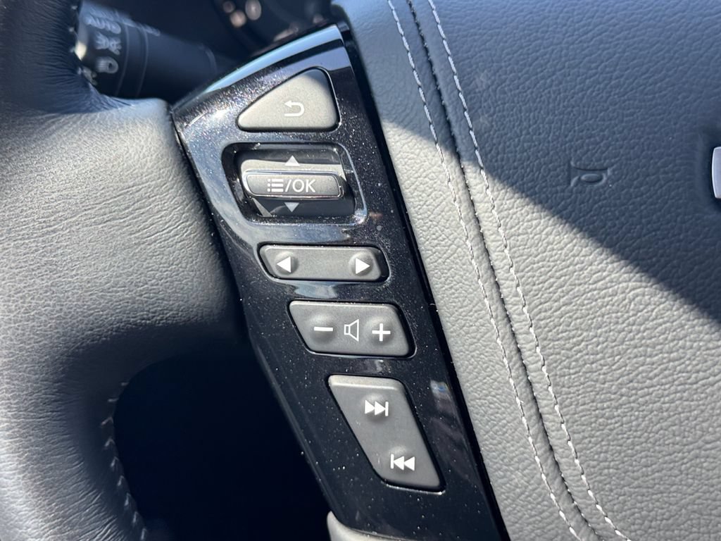 Used 2023 Nissan Armada Platinum w/ Captain's Chairs Package RWD image 21