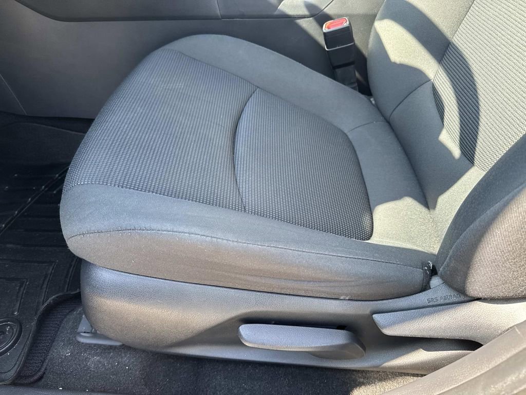 Used 2019 Toyota RAV4 LE image 18