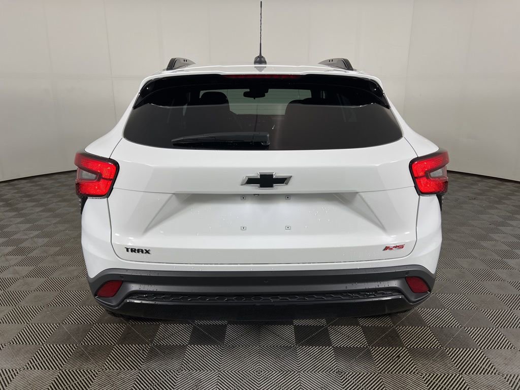Used 2024 Chevrolet Trax RS w/ Sunroof Package image 3