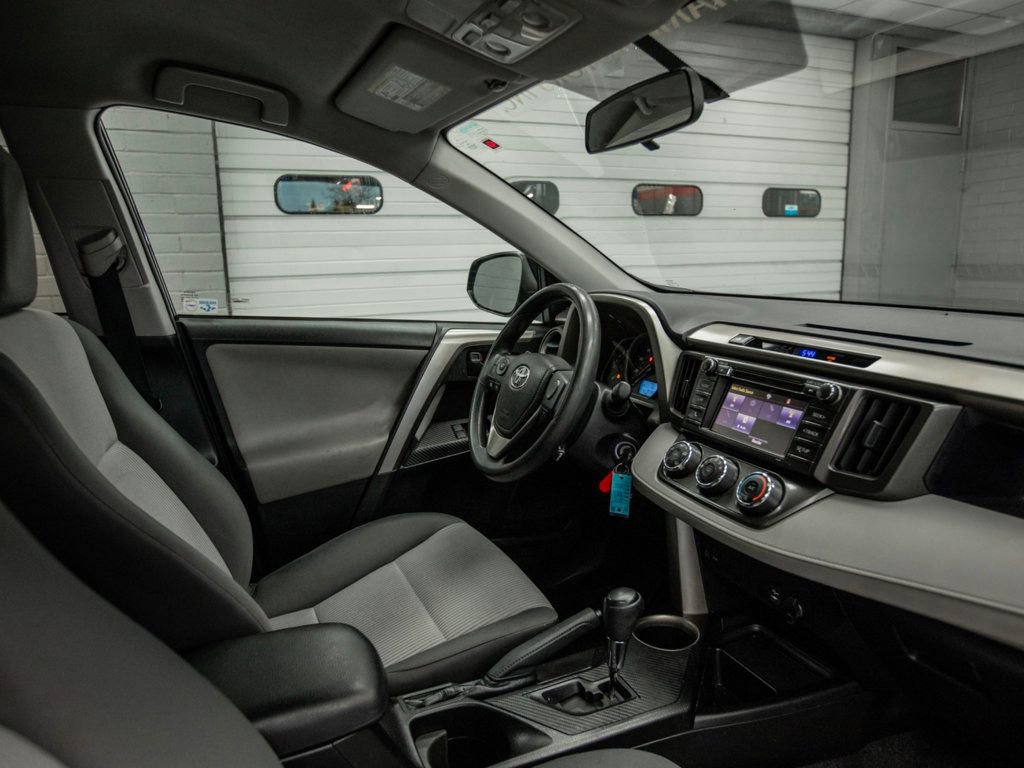 Used 2015 Toyota RAV4 LE image 14