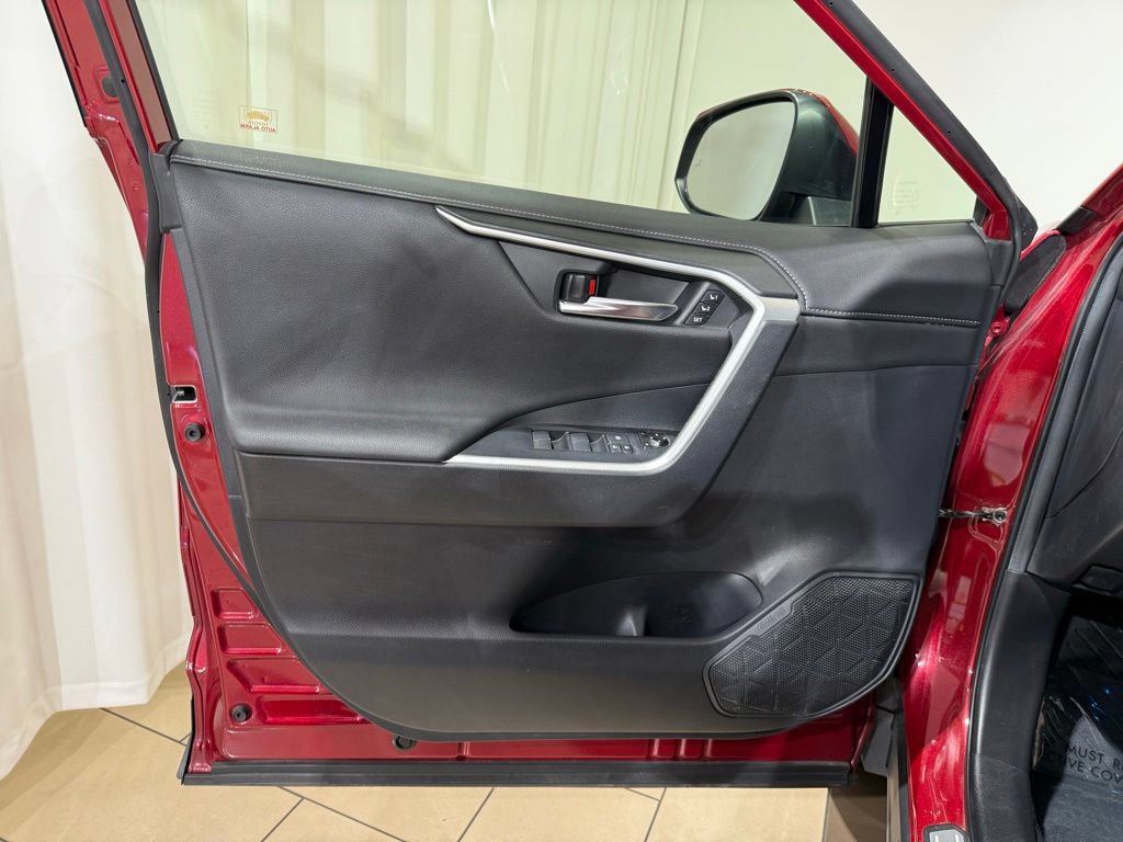 Used 2019 Toyota RAV4 Limited w/ Advanced Technology Package AWD/4WD image 15