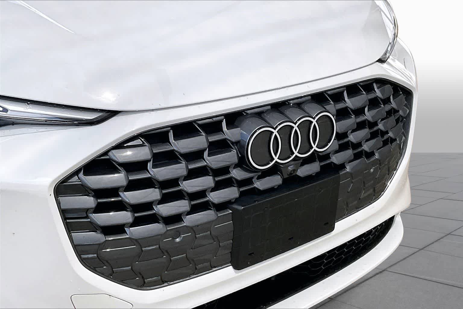 Used 2025 Audi Q5 Premium w/ Convenience Package AWD/4WD image 30
