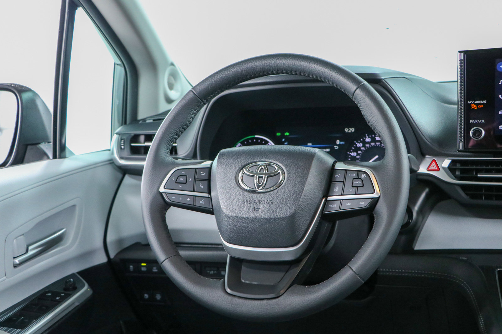 Used 2026 Toyota Sienna XLE AWD/4WD image 12