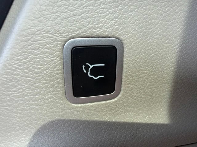 Used 2022 Chrysler Voyager LX FWD image 10