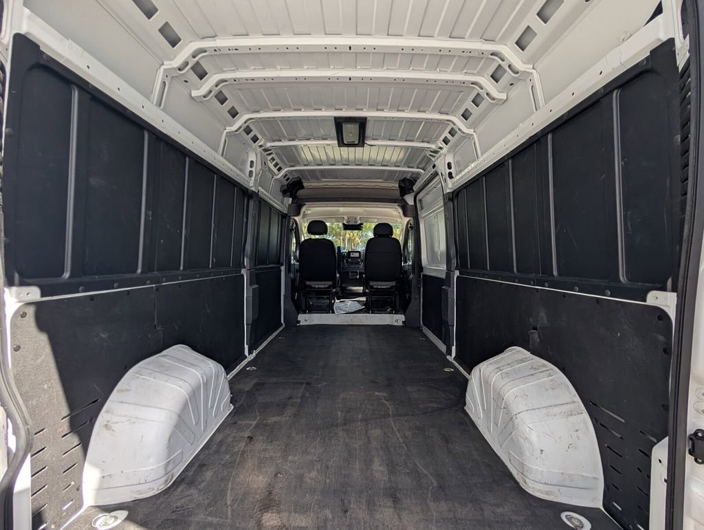 Used 2025 RAM ProMaster 2500 w/ Convenience Group FWD image 14